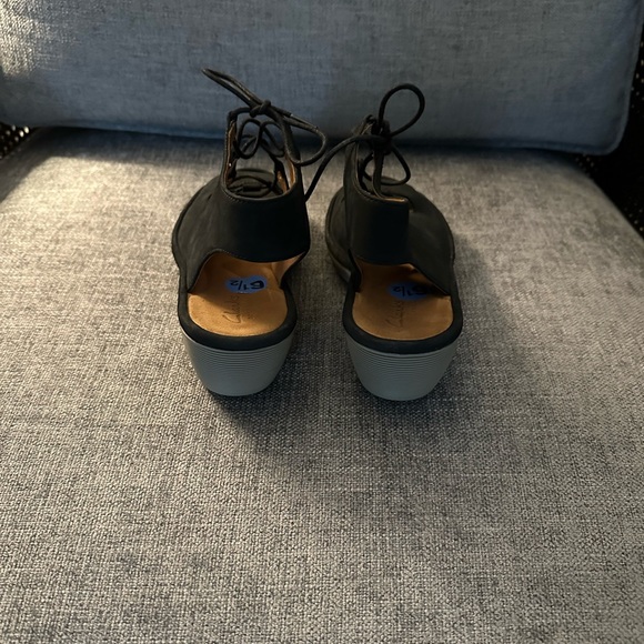 Clarks Artisan sandals. Wedge. Black. Never worn. Suede leather. - Picture 4 of 4
